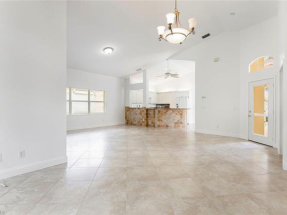 4th image of 272 Sabal Lake Dr