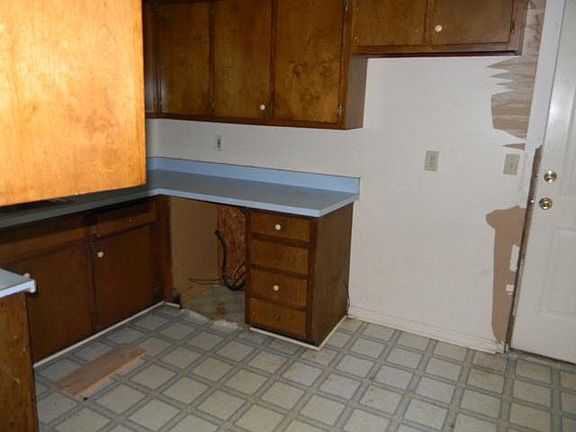 5th image of 1220 McCaskill Ave