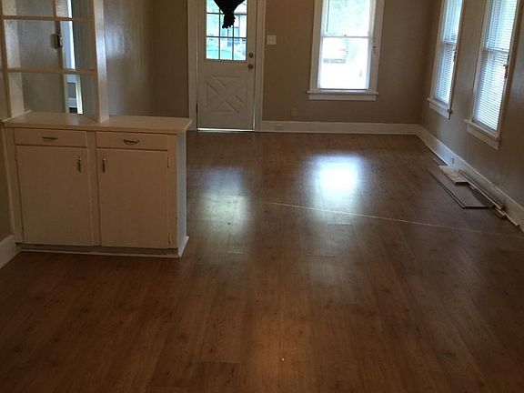 4th image of 3024 Dupont St