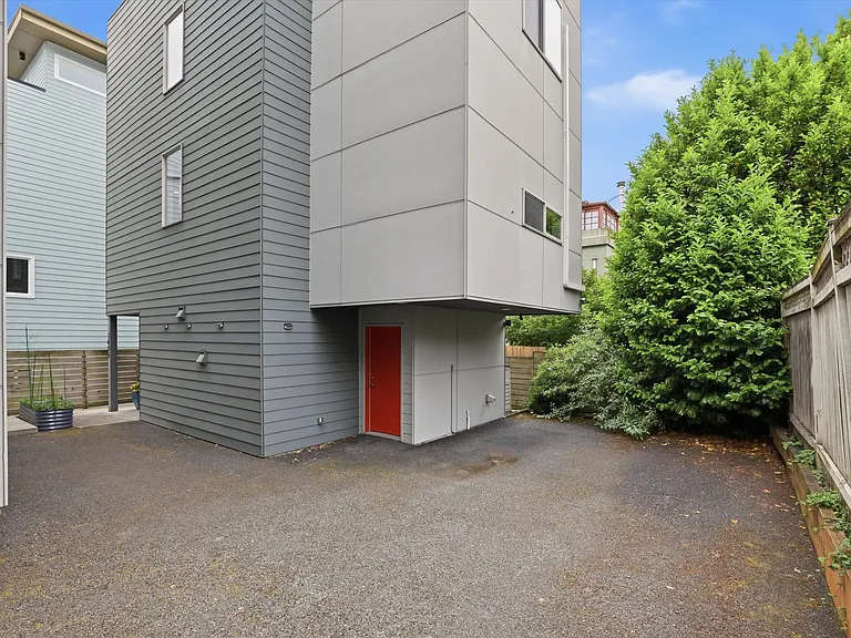 3655 Francis Ave N — Photo 31