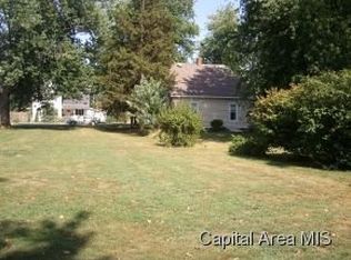 215 N Oak St, Bluffs, IL 62621