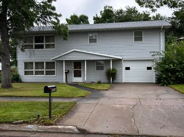 2014 E Erskine St, Pierre, SD 57501