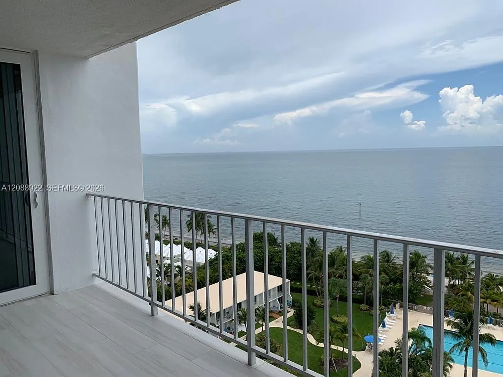 Casa Del Mar Condo — Photo 2