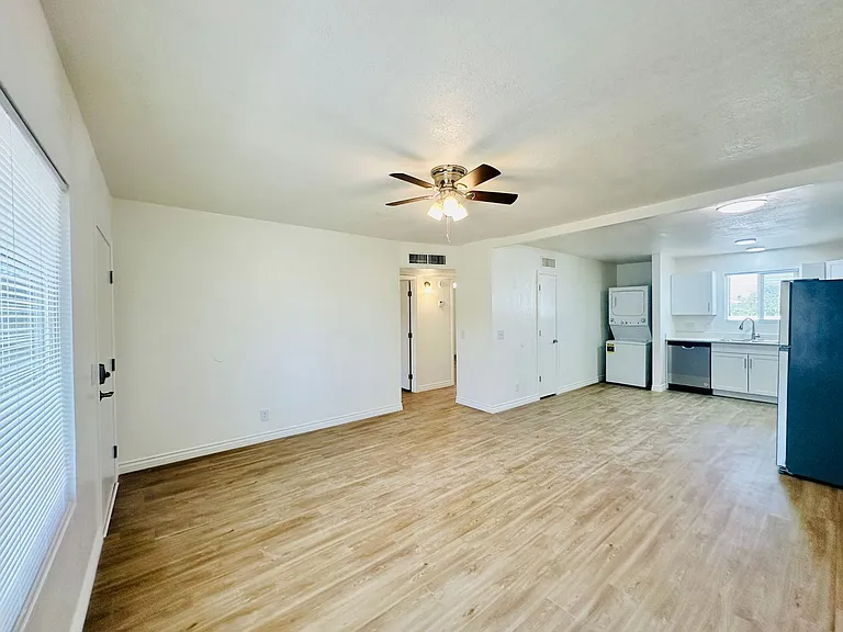 4424 Bellevue Newly Renovated Apartments with All Appliances Included! — Photo 23