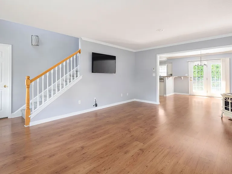 44 Worthington Ln — Photo 3