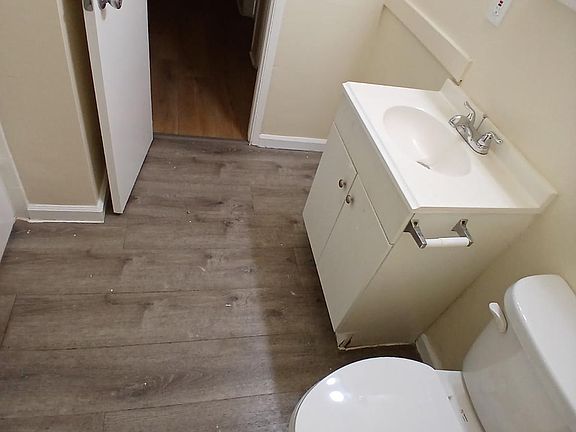 3rd image of 11254 S Berendo Ave Unit 5