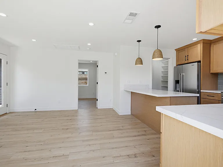 2036 Pomona Ave #D — Photo 6