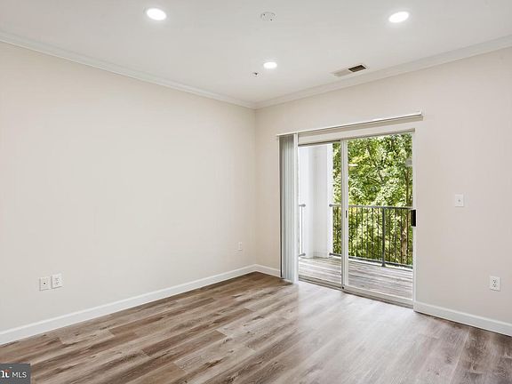 3rd image of 19619 Galway Bay Cir APT 302
