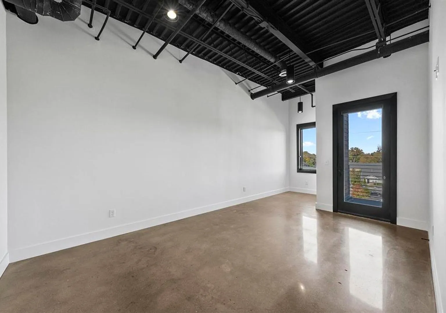 1131 Fairview Avenue — Photo 3