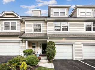 99 Hillcrest Ln, Peekskill, NY 10566