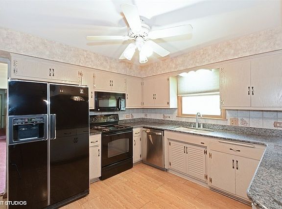 3rd image of 14575 W River Oaks Dr