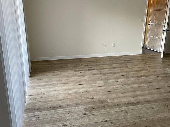 5th image of 929 N Stanley Ave #6