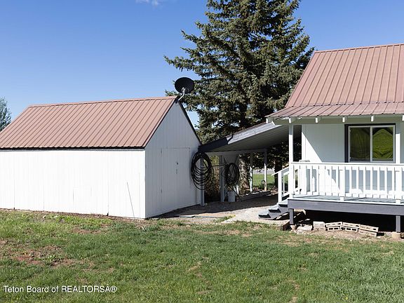 3rd image of 299 Cedar Creek Dr