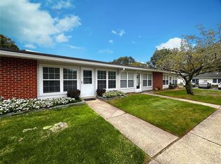 196 Newcastle Ct UNIT B, Ridge, NY 11961