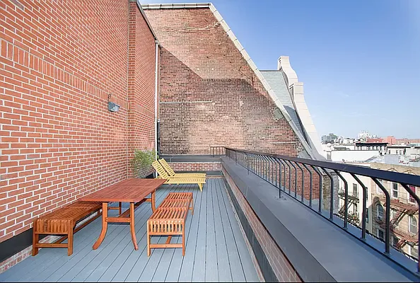 Rented by REAL New York | media 21