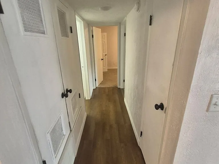 West Towne Apartments — Photo 18
