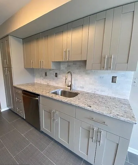 6704 Colonial Ct — Photo 4