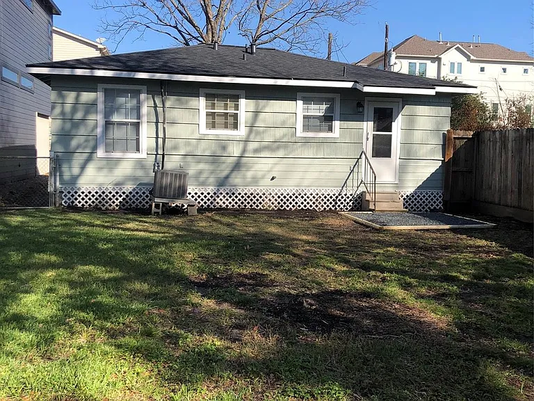1320 W 24th St — Photo 12