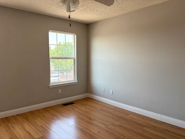 7320 Tricia Rd NE — Photo 8
