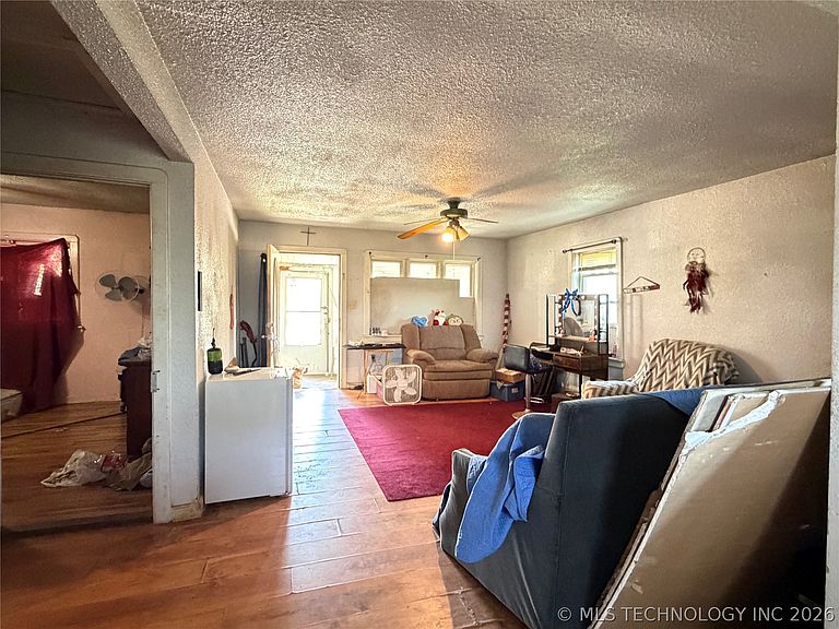 Listing photo 3