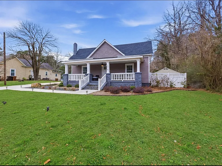 1716 Chapel Hill Rd — Photo 2