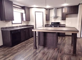 38937 Elk Run St, New Boston, MI 48164