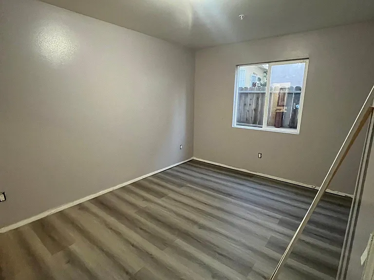 7927 S Hoover St — Photo 12