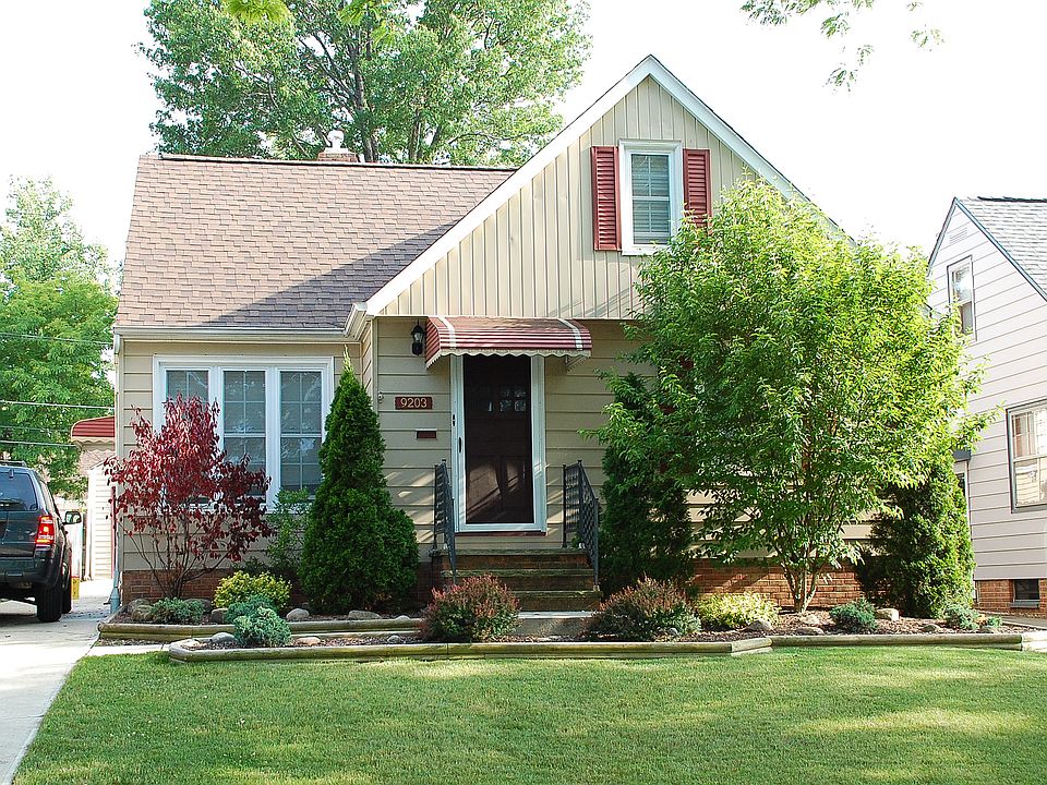 1st image of 9203 Morton Ave.