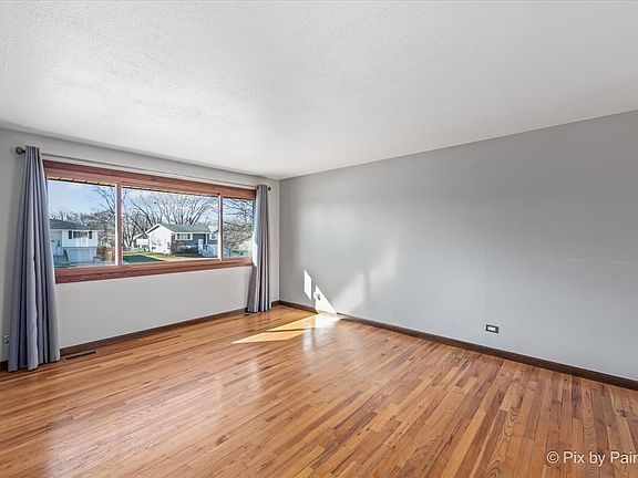 2nd image of 919 S Braintree Dr