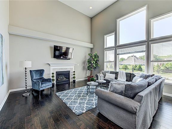 5th image of 2565 Alexandra Dr