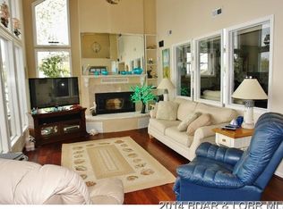 1018 Shawnee Rd, Sunrise Beach, MO 65079