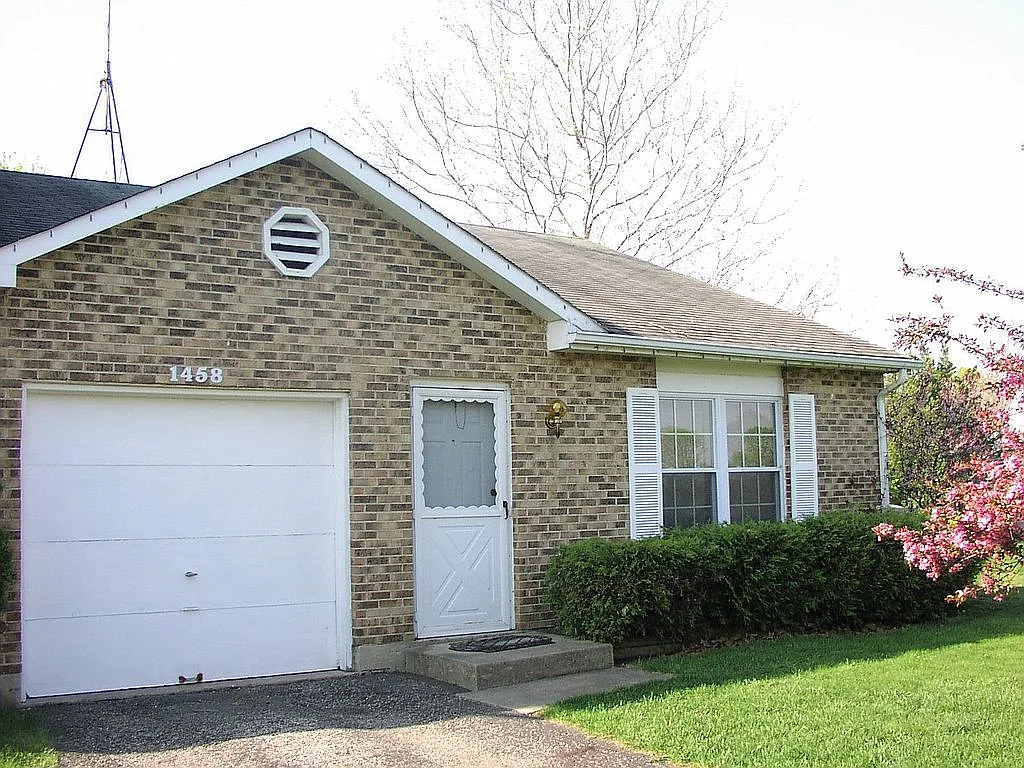 1458 Walnut Cir photo 1