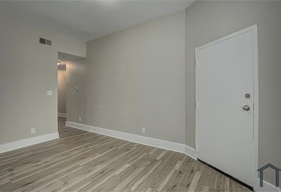 5th image of 2131 Staebler St APT 1