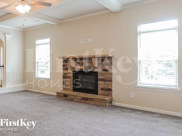 1328 Wild Rose Dr SE — Photo 2