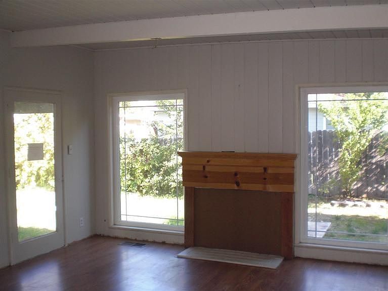 2nd image of 2320 Juanita Ln