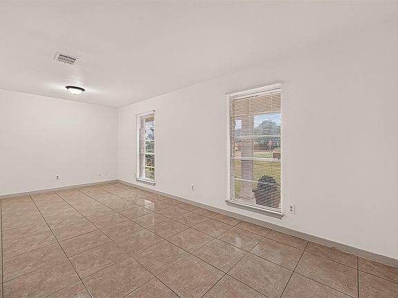3rd image of 1003 Eastlake St