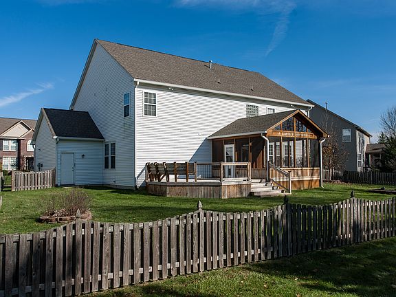 3rd image of 10385 Meadow Lake Dr