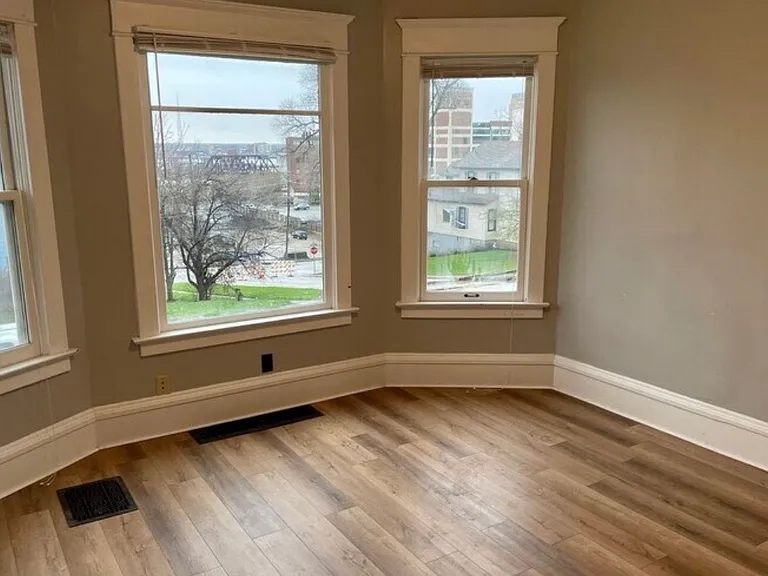 603 Leclaire St — Photo 2