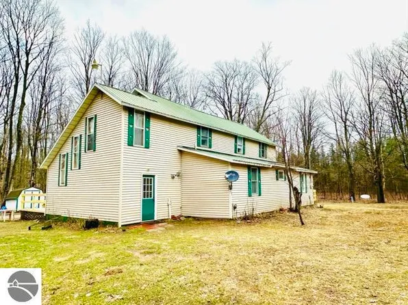 511 W Sharon Rd SW, Fife Lake, MI 49633