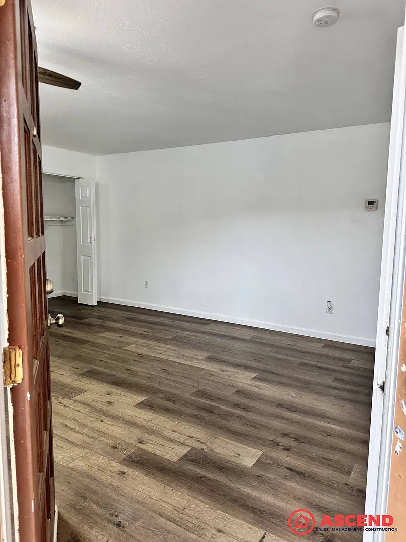 1 Bedroom Apartment Off New Stine and Planz Rd! — Photo 3
