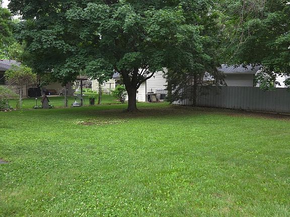 4th image of 5627 Lannon Ave NE