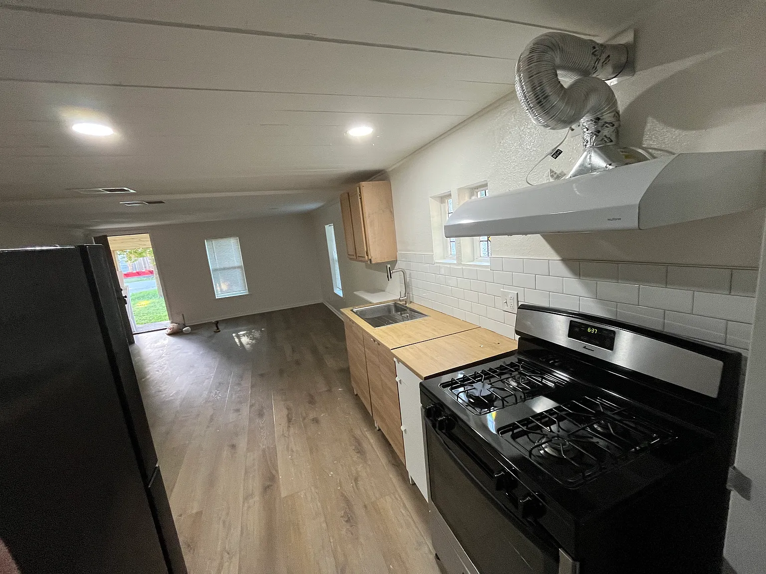 2 bed, 840 sqft, $1,500 — Photo 3