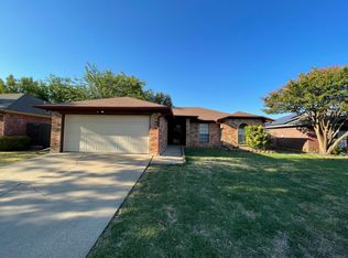 6349 Hunters Glen Dr, Watauga, TX 76148