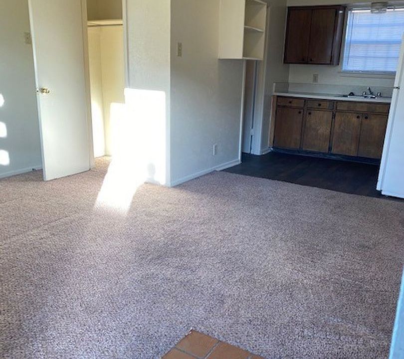 2nd image of 2117 W Hickory St #5