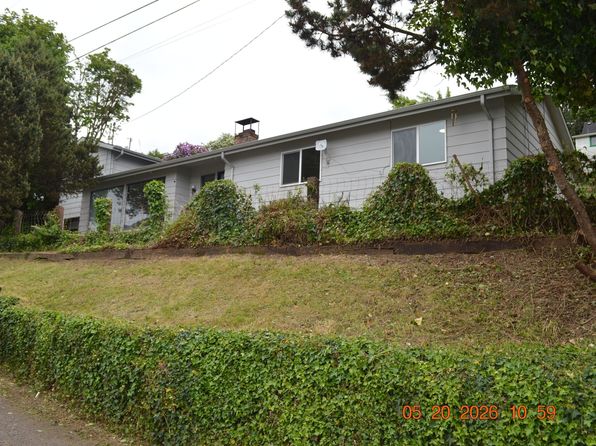 215 SW 3rd St