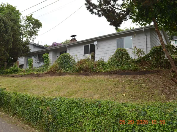 215 SW 3rd St, Clatskanie, OR 97016