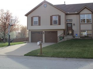 606 Osage Ct, Greenwood, MO 64034