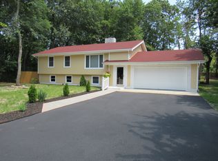 59 Pinewood Rd, Howell, NJ 07731