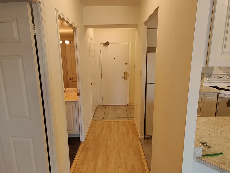 887 Bay St #902 — Photo 3
