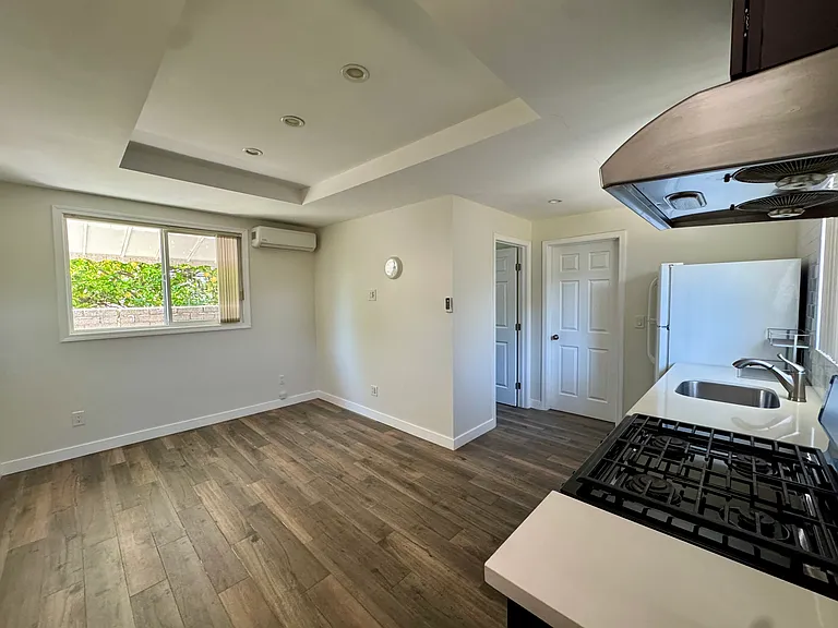 131 1/2 N Vega St — Photo 6